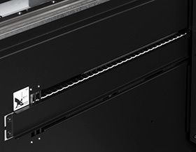 UJF-7151 plusII e：滾珠螺桿