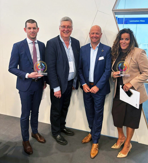 EDP Award 2024的獲獎式中 *由左開始為、Arjen Evertse（Mimaki Europe 營業部長）、Jean Poncet（EDP副會長）、Marc Verbeen（Mimaki Europe 產品經理）、Danna Drion（Mimaki Europe 行銷部長）