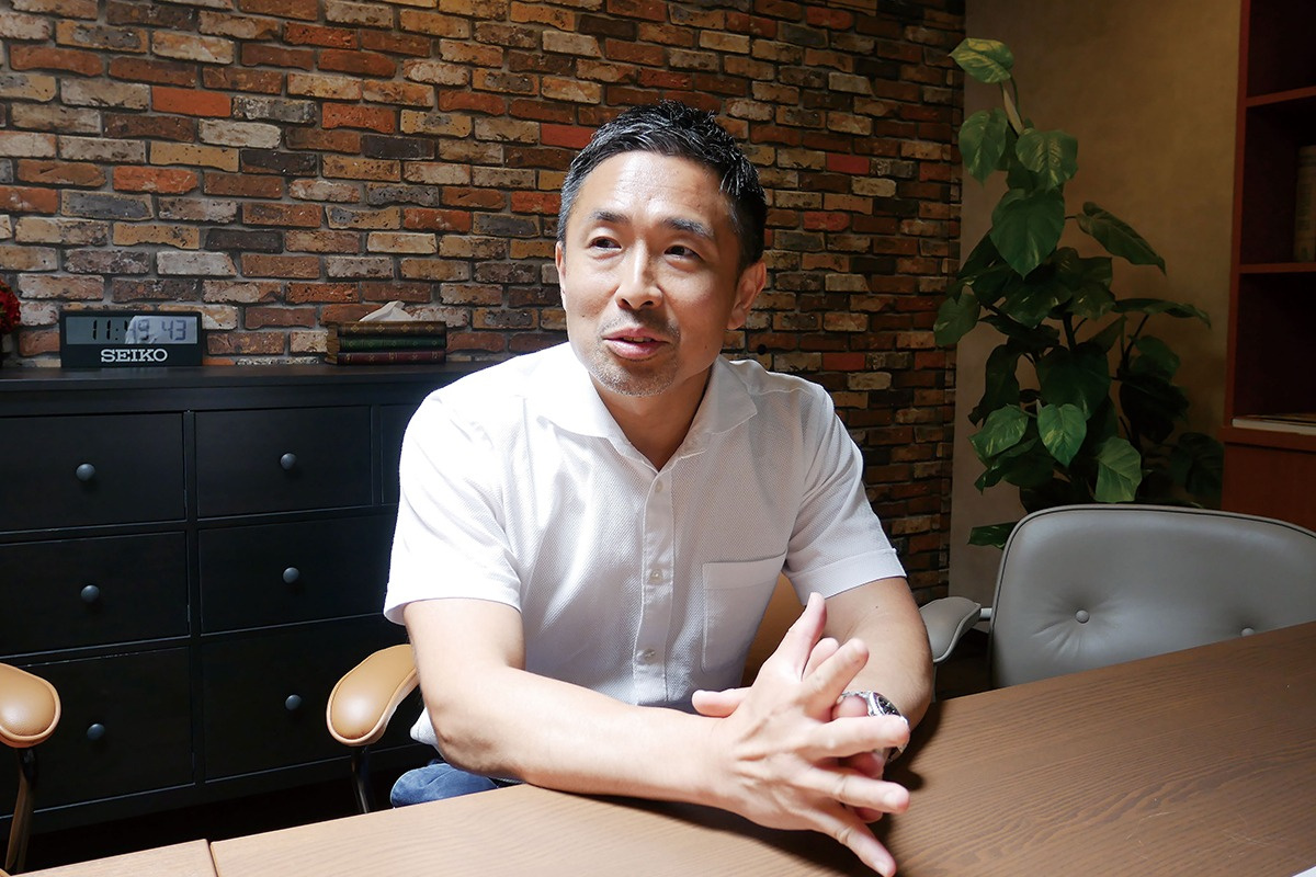 營業部的金子賢一郎部長