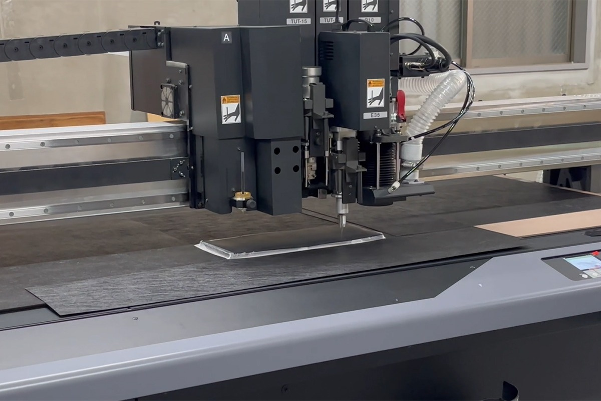 CFX能夠切割約5cm厚的橡膠