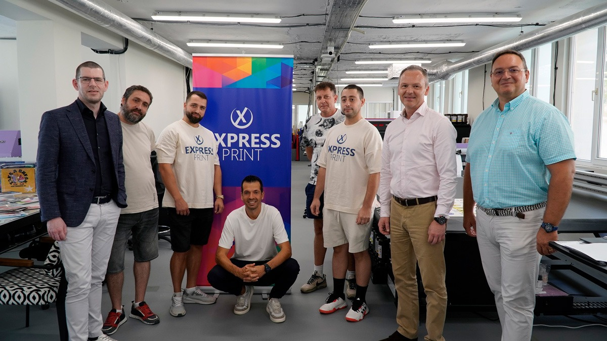 擁有10年以上業界經驗的Express Print公司，以廣告領域為中心一邊開展事業版圖，一邊拓展小批量客製化生產、紡織品按需生產的事業領域。